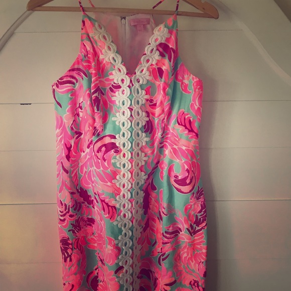 Lilly Pulitzer Dresses & Skirts - Lilly Pulitzer Floral/Island Shift Dress. EUC.